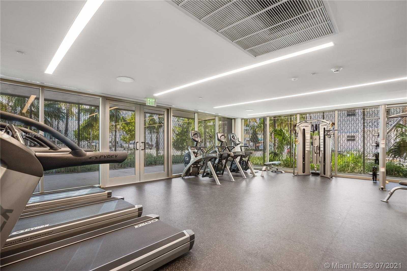Small Image of 300 COLLINS AVE #3A, Miami Beach Number 19