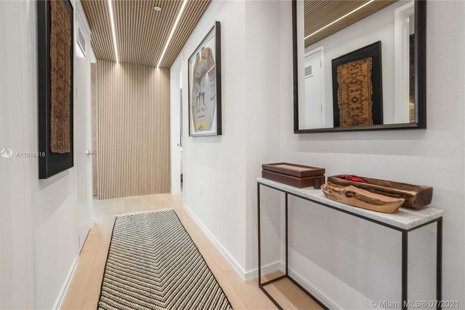 Small Image of 300 COLLINS AVE #3A, Miami Beach Number 3