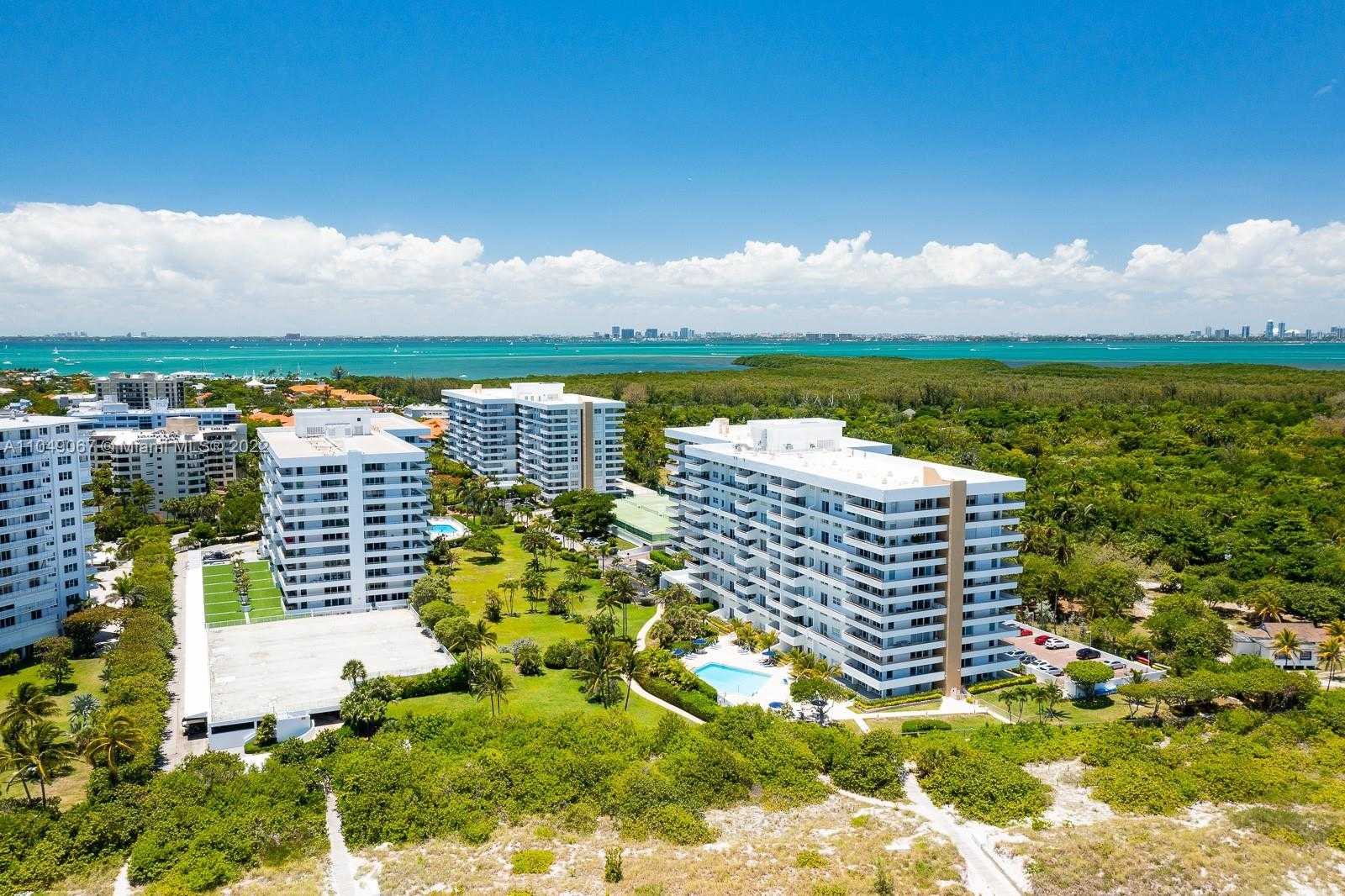 Small Image of 155 OCEAN LANE DR #1205/1203, Key Biscayne Number 4