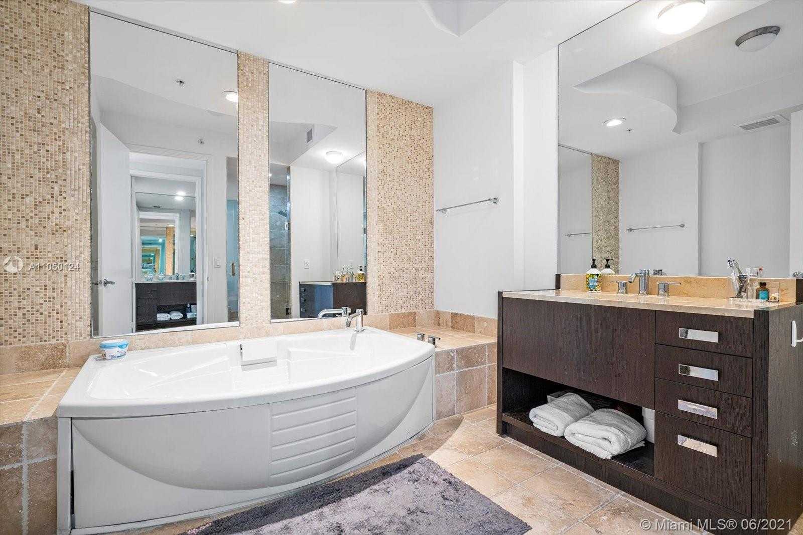 Small Image of 18201 COLLINS AVE #4207, Sunny Isles Beach Number 27