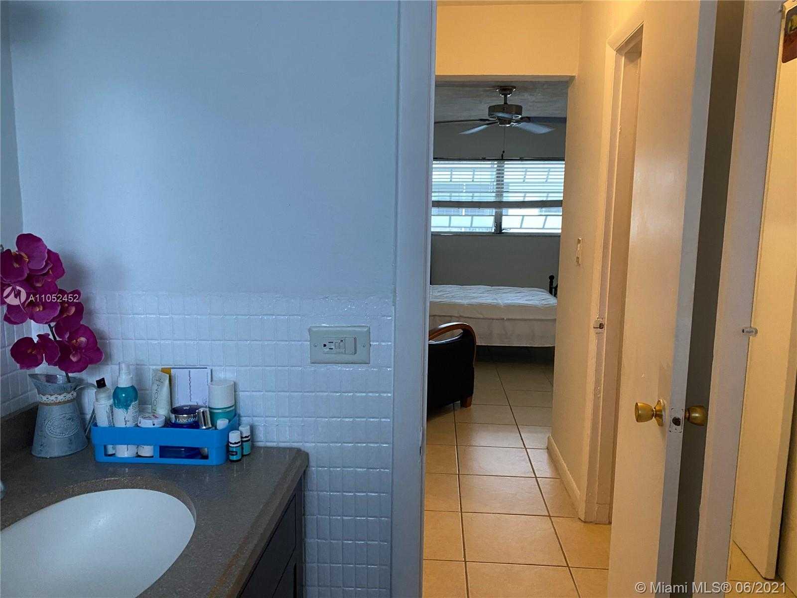 Small Image of 251 GALEN DR #303E, Key Biscayne Number 16