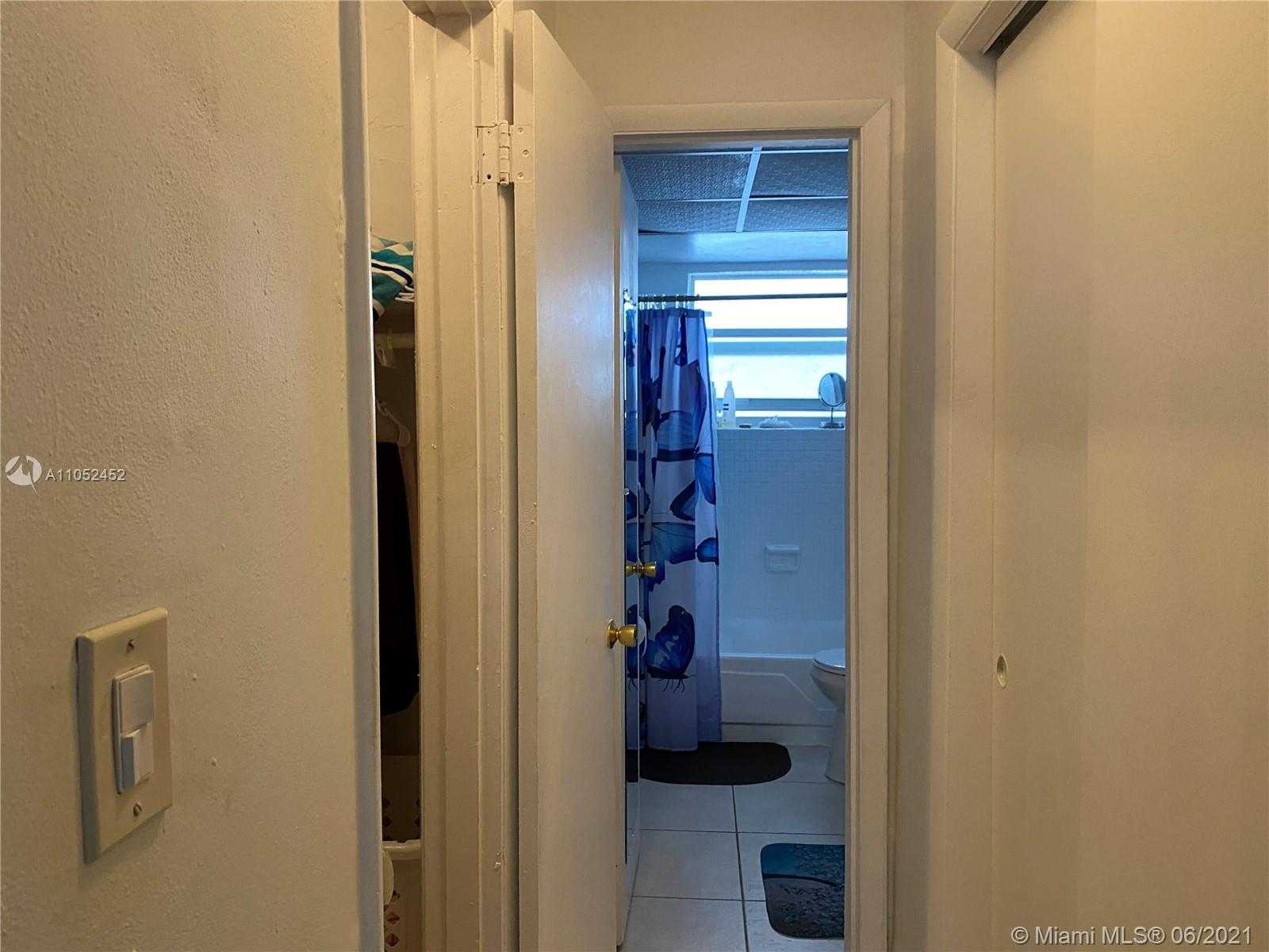Small Image of 251 GALEN DR #303E, Key Biscayne Number 20