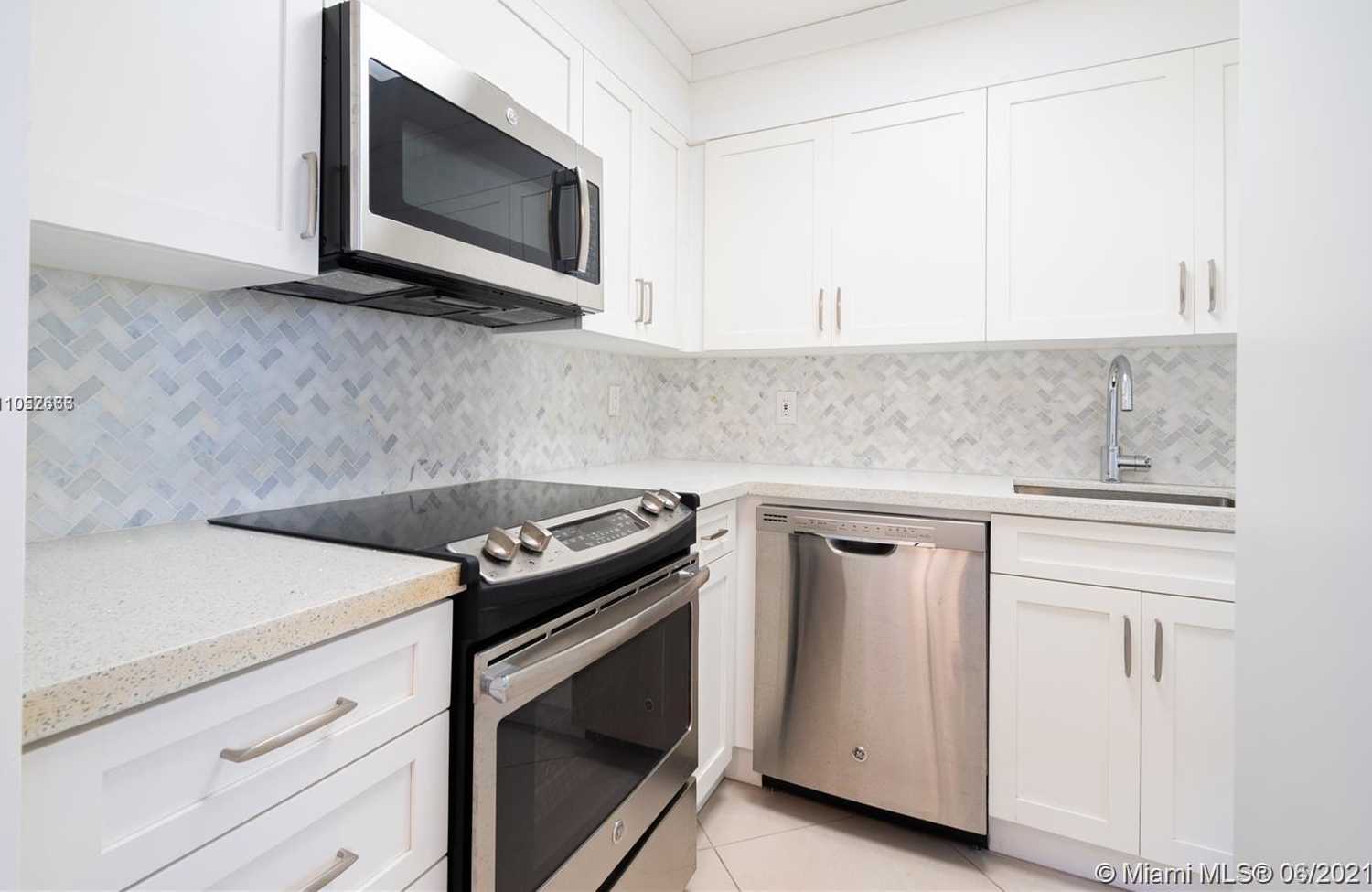 Small Image of 220 KINGS POINT DR #105, Sunny Isles Beach Number 13