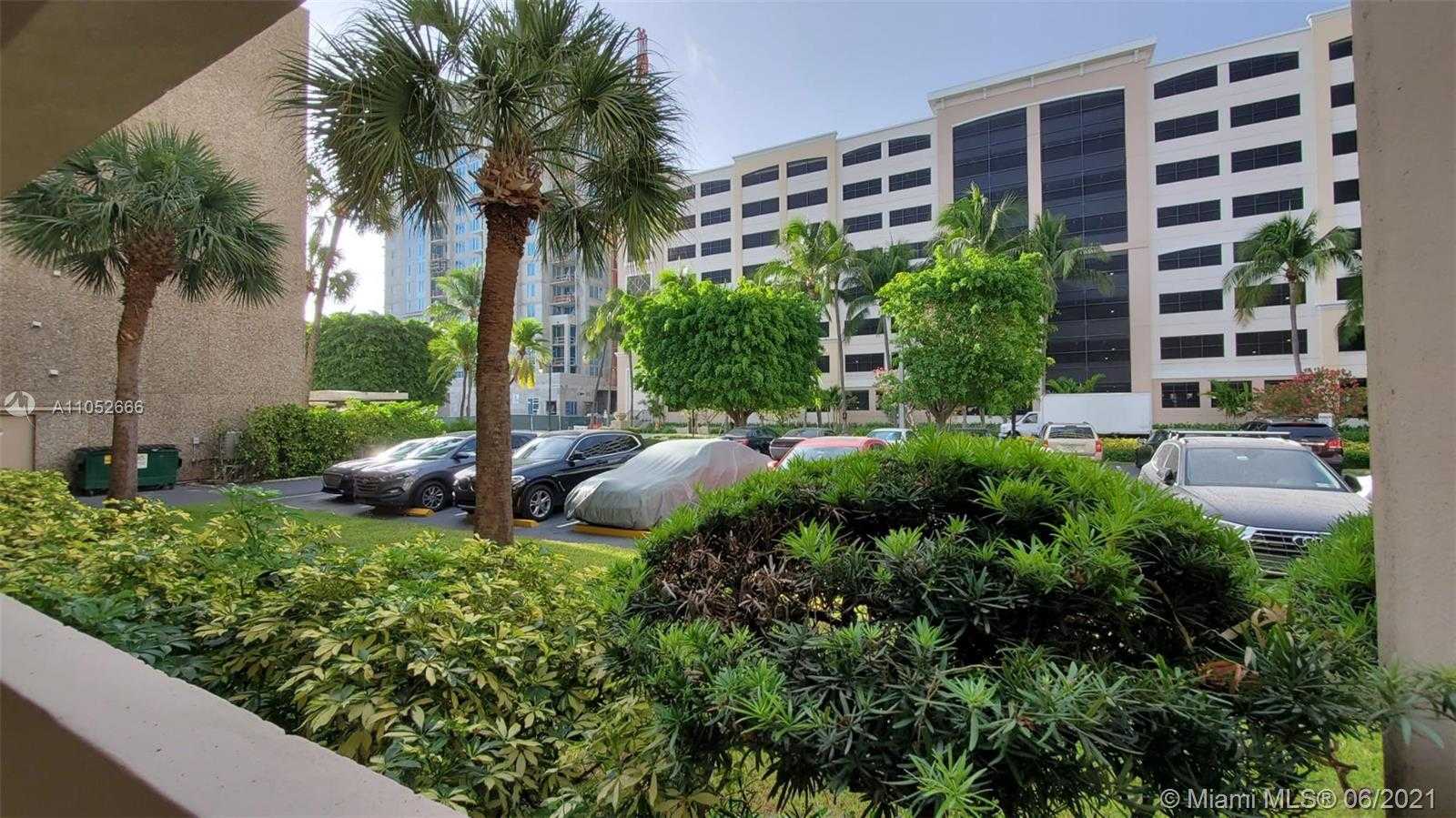 Small Image of 220 KINGS POINT DR #105, Sunny Isles Beach Number 17