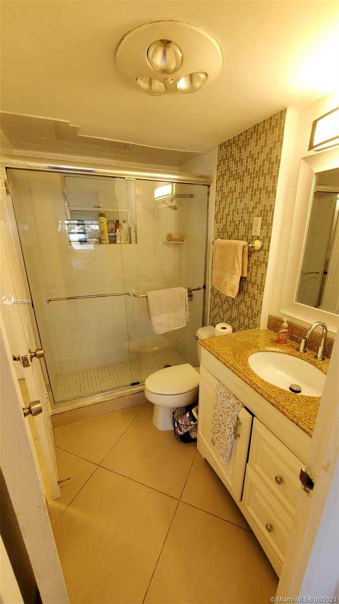 Small Image of 220 KINGS POINT DR #105, Sunny Isles Beach Number 21