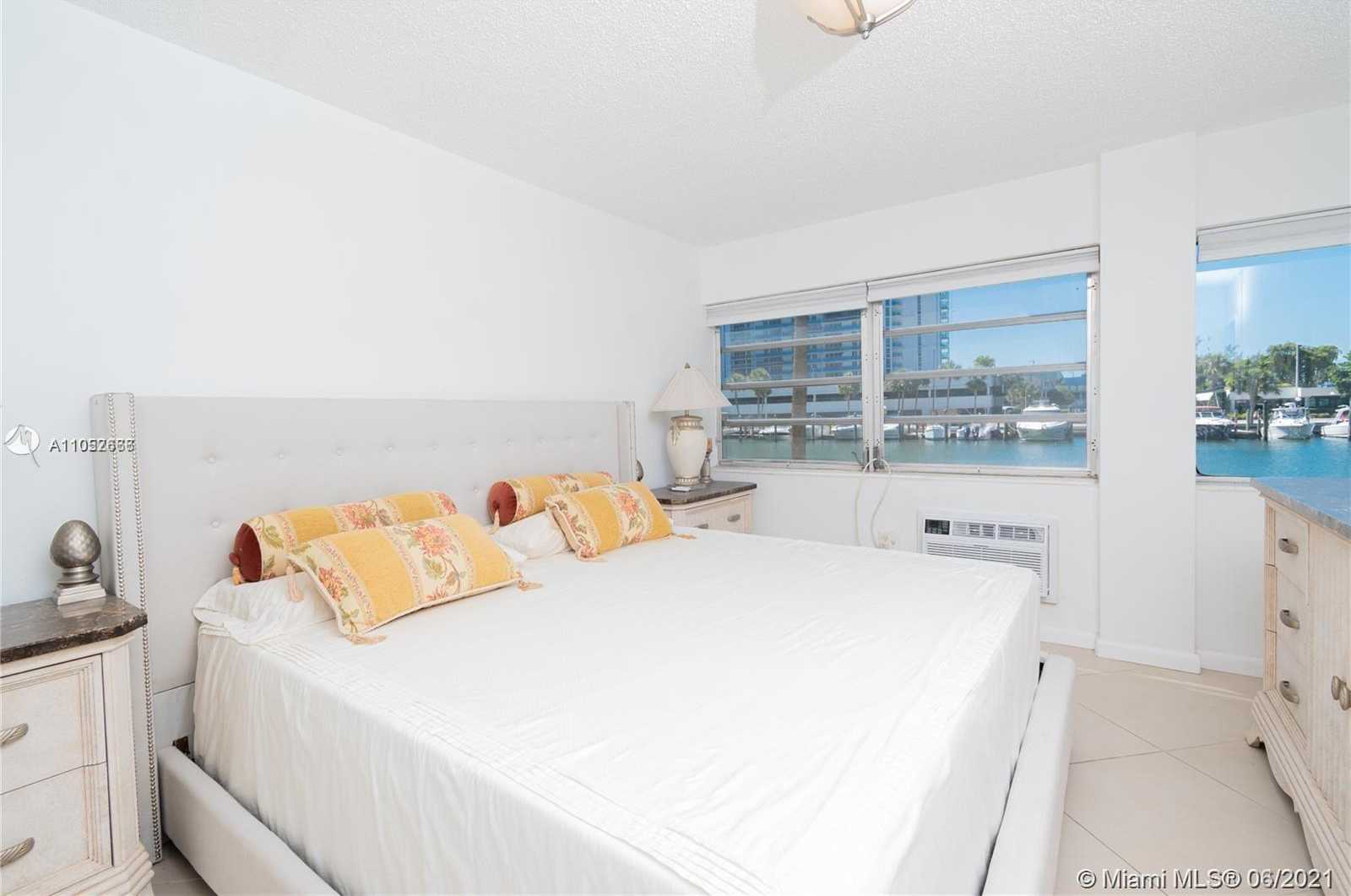 Small Image of 220 KINGS POINT DR #105, Sunny Isles Beach Number 5