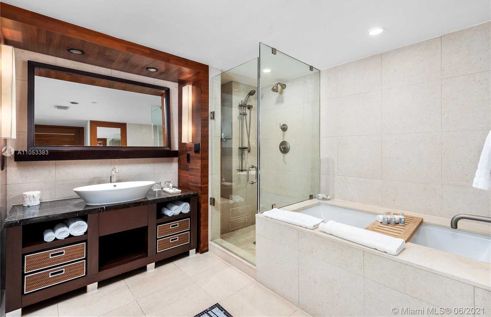 Small Image of 6801 COLLINS AVE #606, Miami Beach Number 14