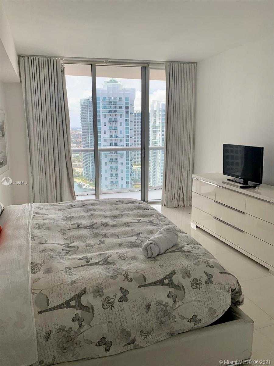 Small Image of 485 BRICKELL AVE #3607, Miami Number 8
