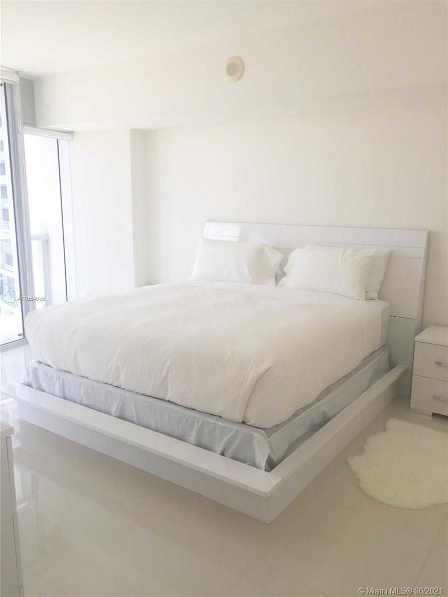 Small Image of 485 BRICKELL AVE #4501, Miami Number 5