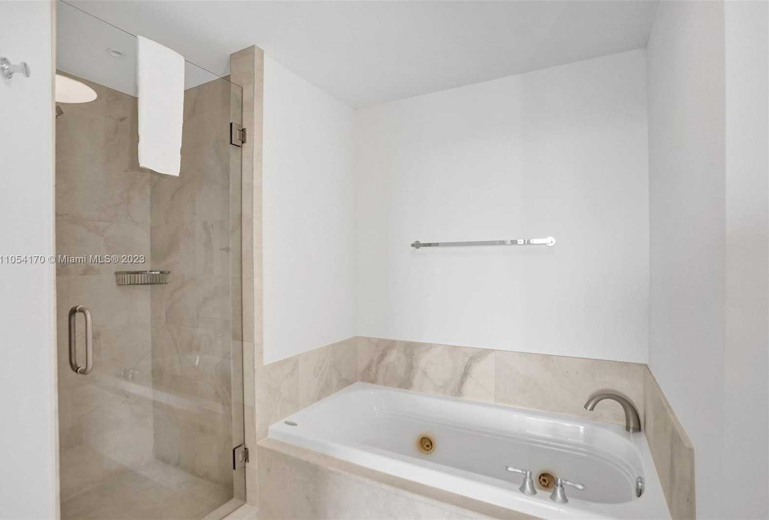 Small Image of 4401 COLLINS AVE #2610/12, Miami Beach Number 15