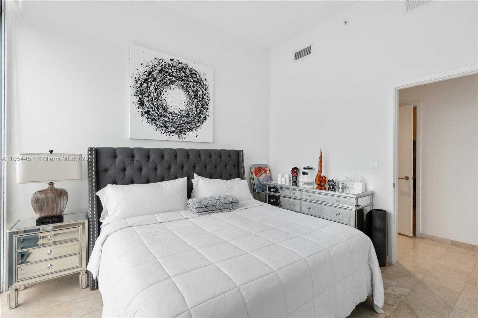 Small Image of 68 SOUTH EAST 6TH ST #4011, Miami Number 25
