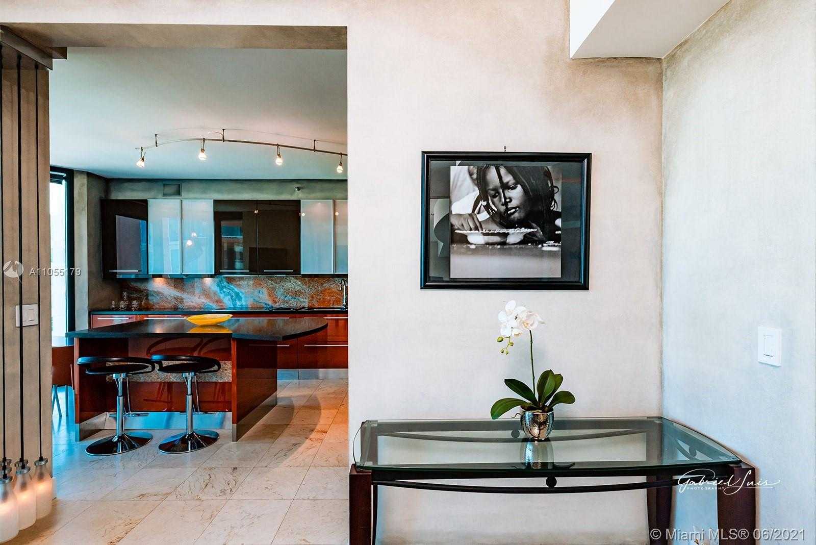 Small Image of 300 SOUTH POINTE DR #2102, Miami Beach Number 13
