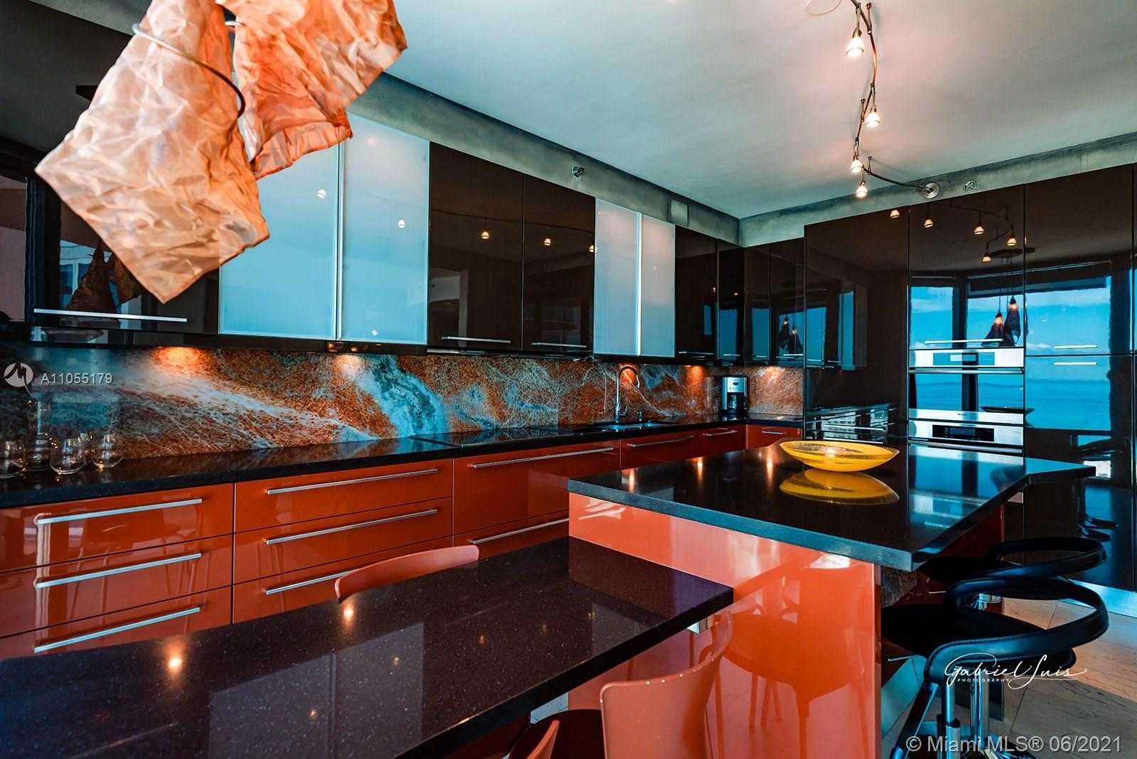 Small Image of 300 SOUTH POINTE DR #2102, Miami Beach Number 3
