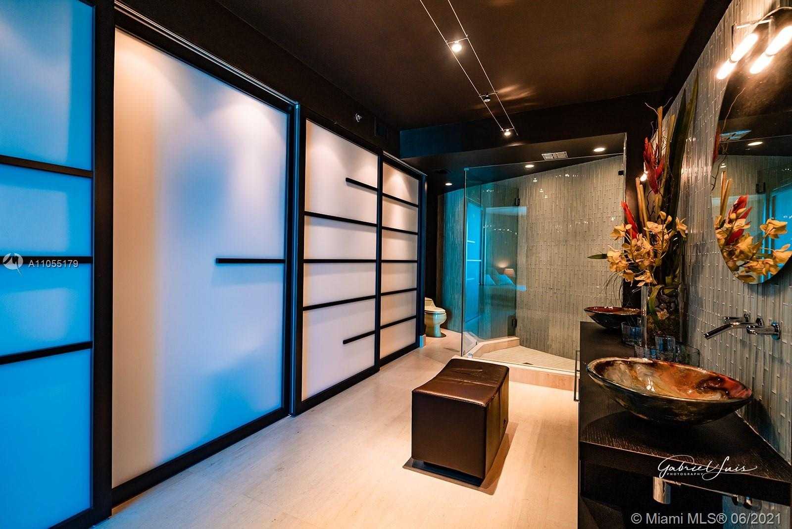 Small Image of 300 SOUTH POINTE DR #2102, Miami Beach Number 37