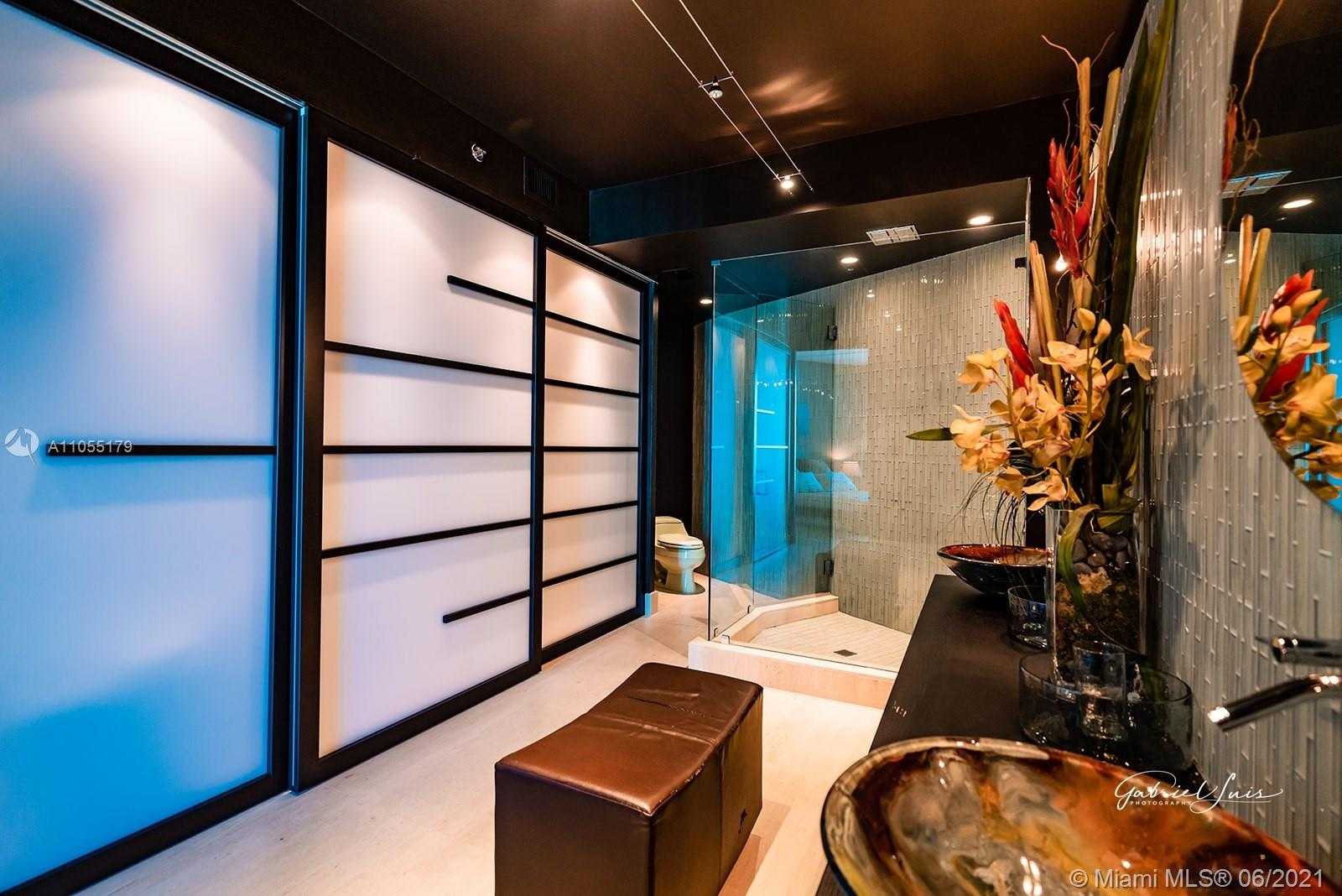 Small Image of 300 SOUTH POINTE DR #2102, Miami Beach Number 38