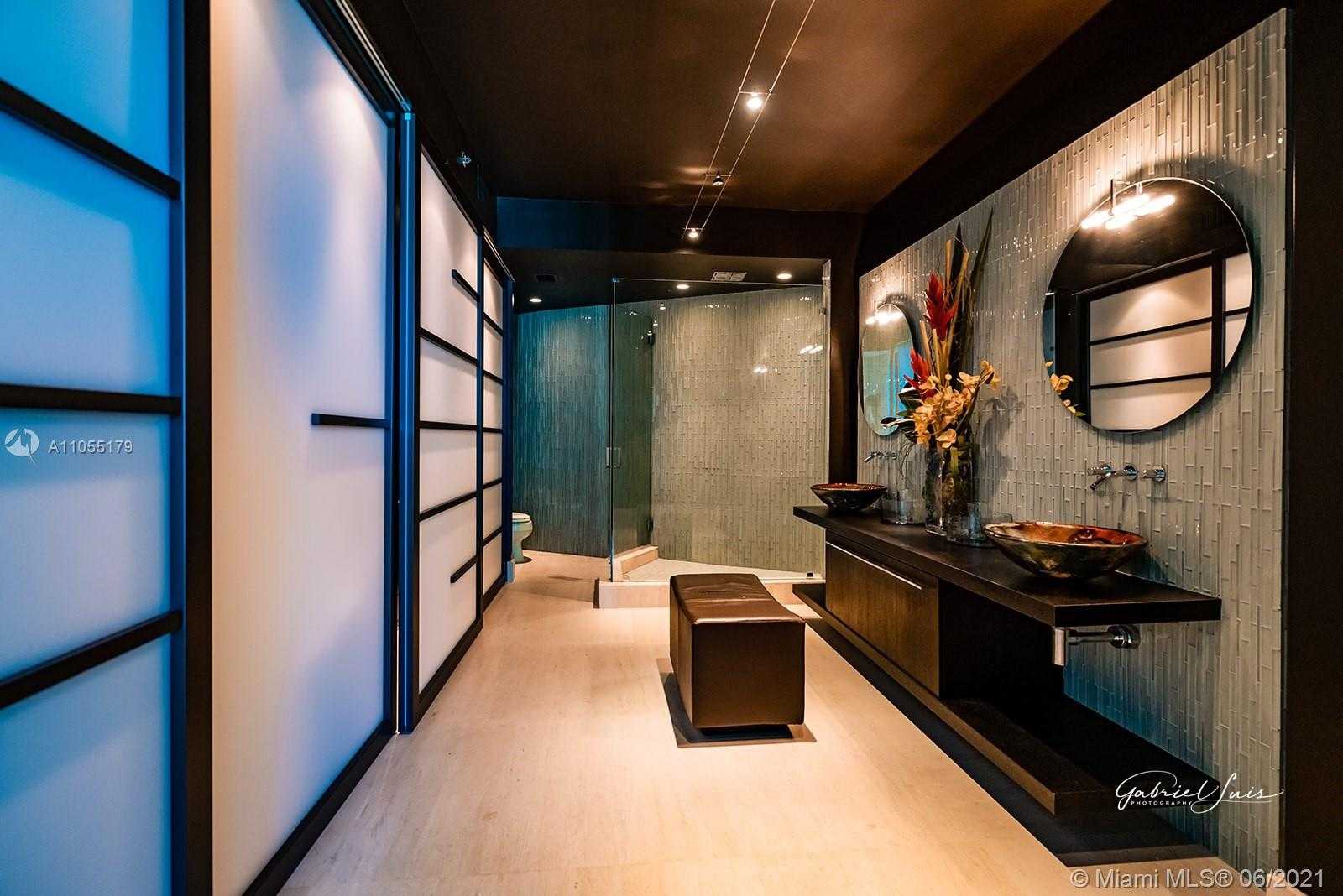 Small Image of 300 SOUTH POINTE DR #2102, Miami Beach Number 39