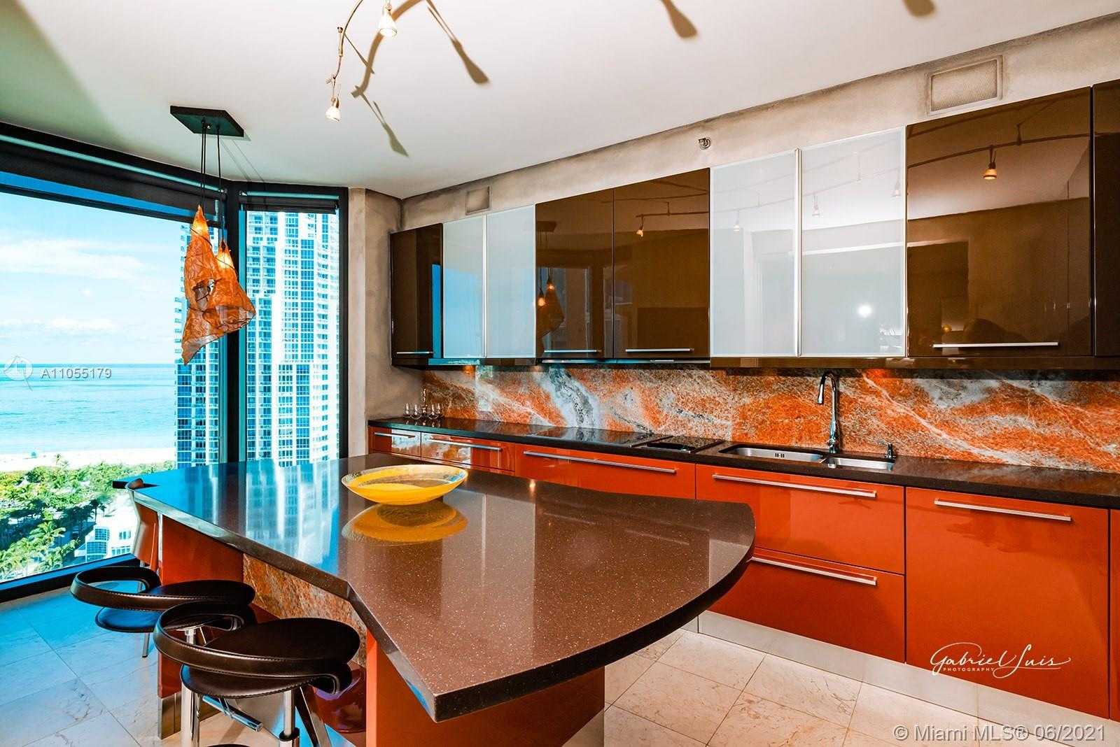 Small Image of 300 SOUTH POINTE DR #2102, Miami Beach Number 4