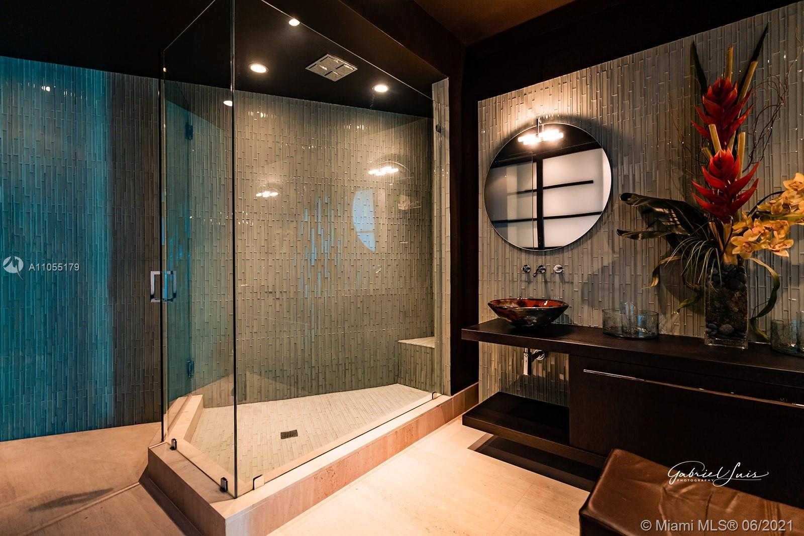 Small Image of 300 SOUTH POINTE DR #2102, Miami Beach Number 40