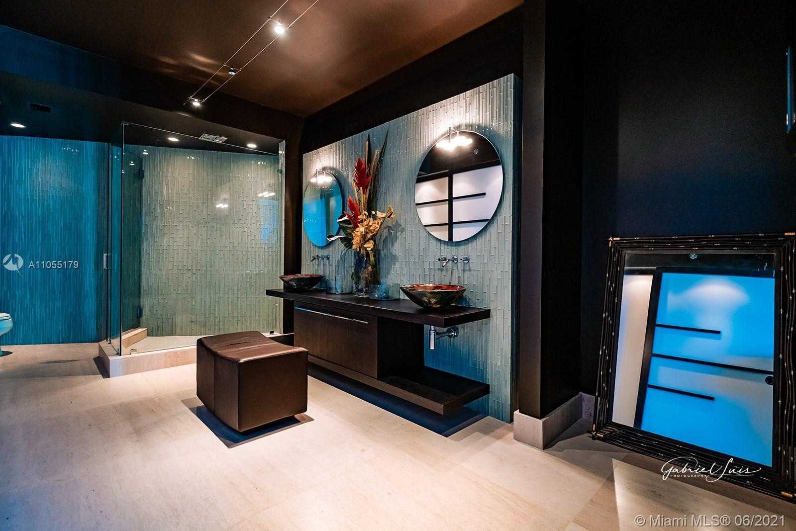 Small Image of 300 SOUTH POINTE DR #2102, Miami Beach Number 42