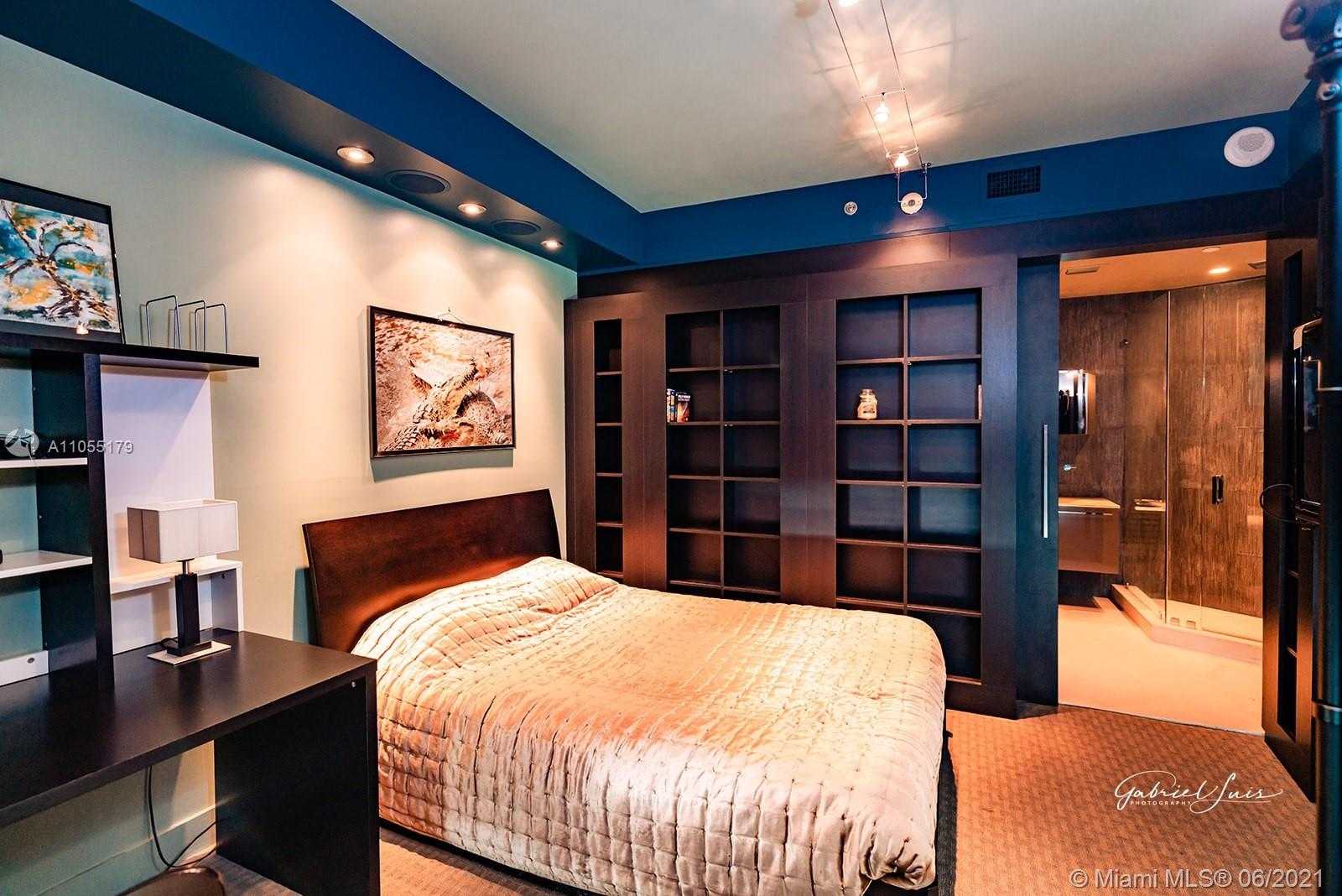 Small Image of 300 SOUTH POINTE DR #2102, Miami Beach Number 43