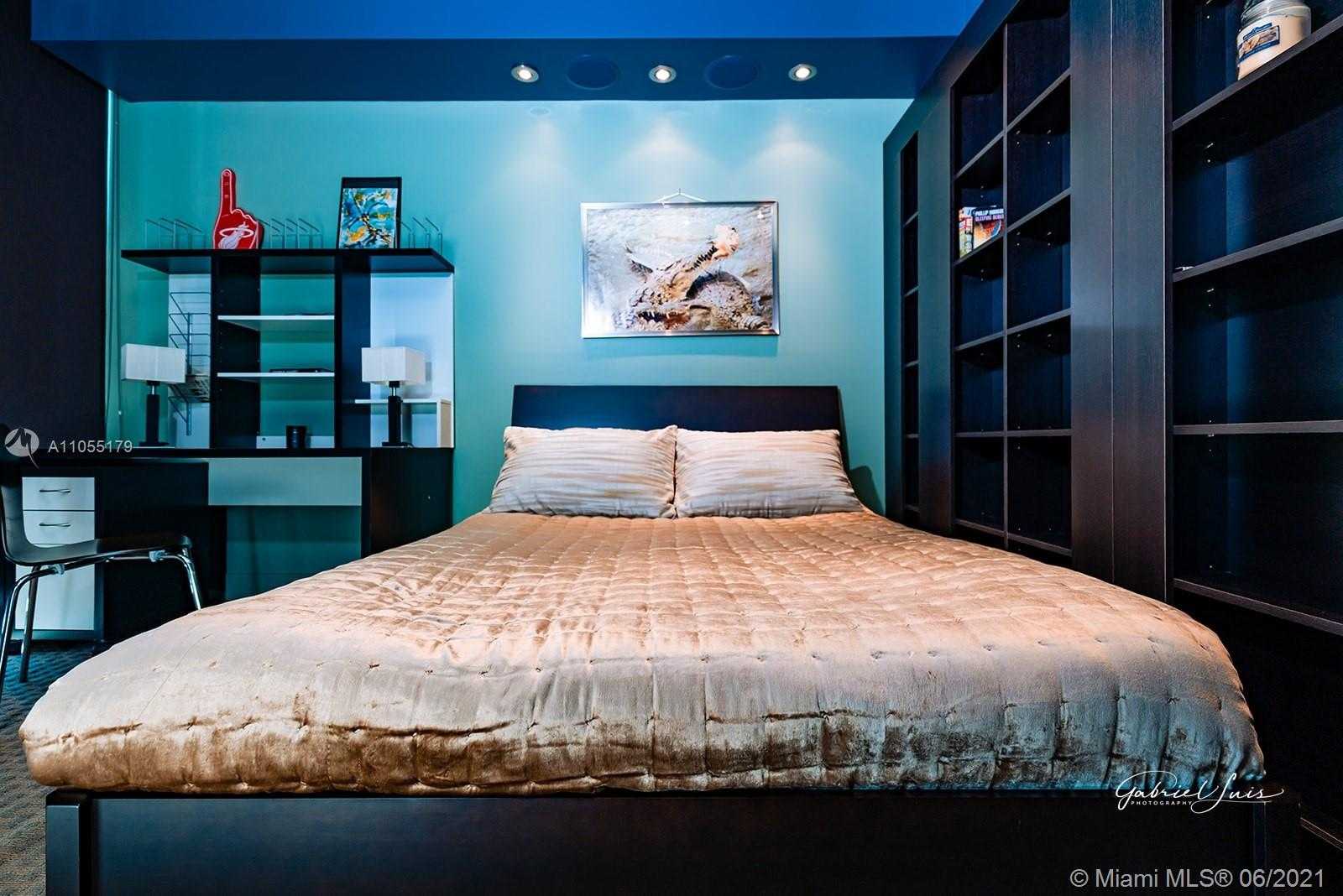 Small Image of 300 SOUTH POINTE DR #2102, Miami Beach Number 44