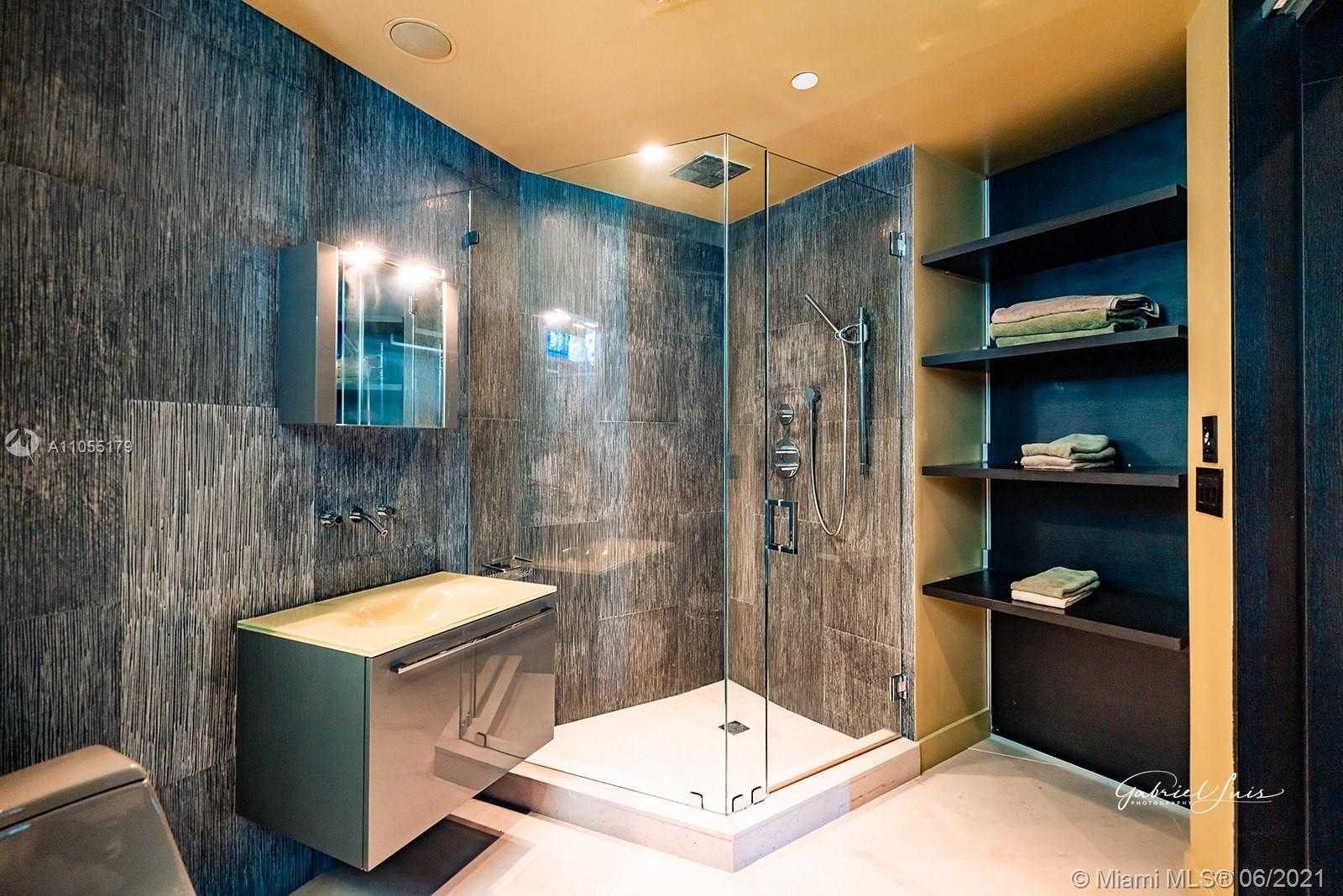 Small Image of 300 SOUTH POINTE DR #2102, Miami Beach Number 46