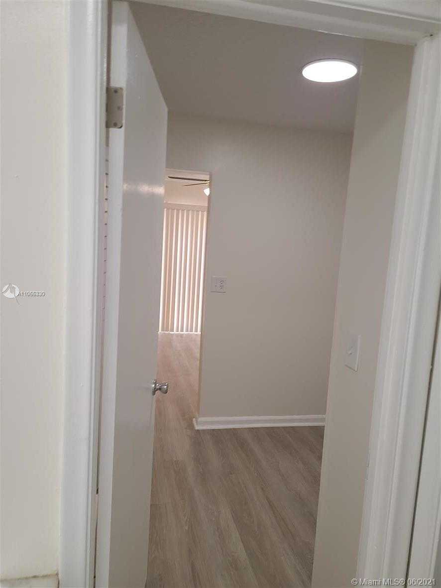 Small Image of 4020 DEL RIO WAY #4020, Sunrise Number 16