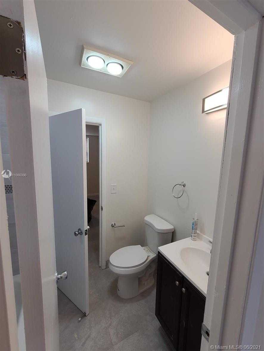 Small Image of 4020 DEL RIO WAY #4020, Sunrise Number 5