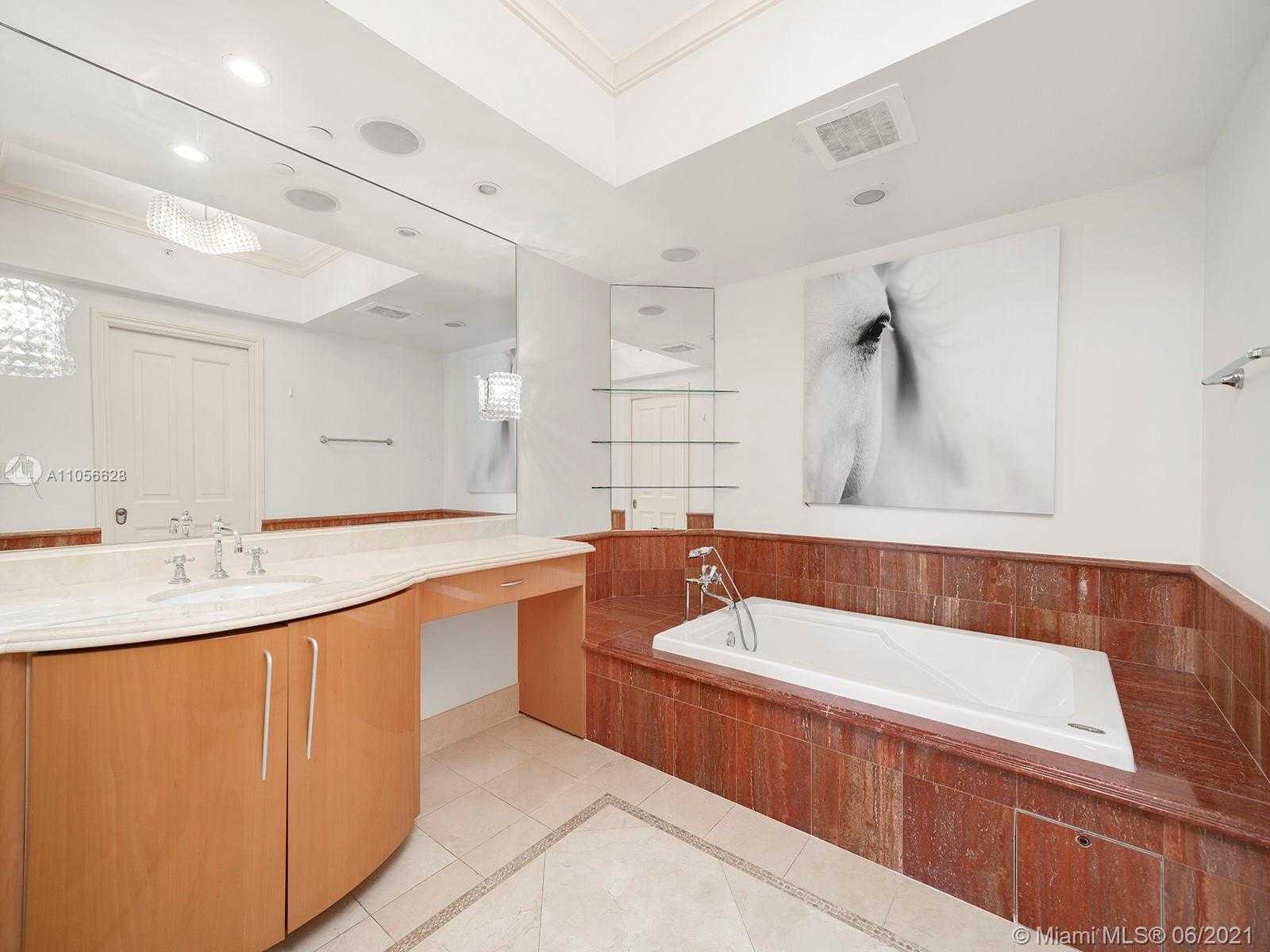 Small Image of 17875 Collins Ave, Sunny Isles Beach, FL 33160, USA Number 14