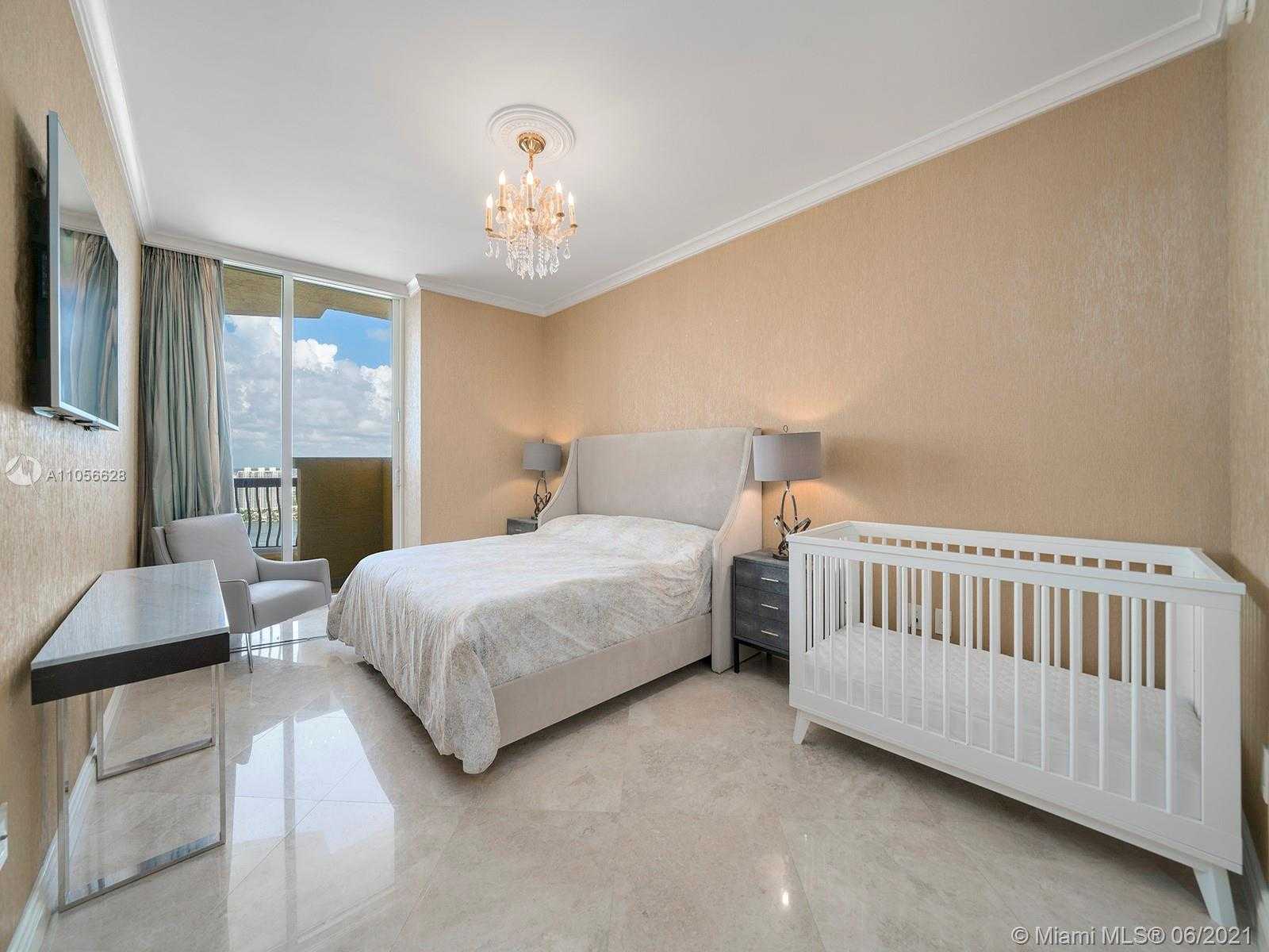 Small Image of 17875 Collins Ave, Sunny Isles Beach, FL 33160, USA Number 16