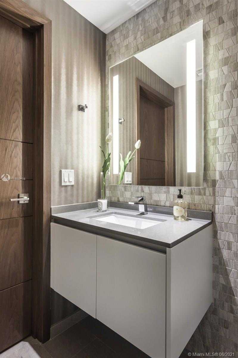 Small Image of 68 SOUTH EAST 6TH ST #3107, Miami Number 2