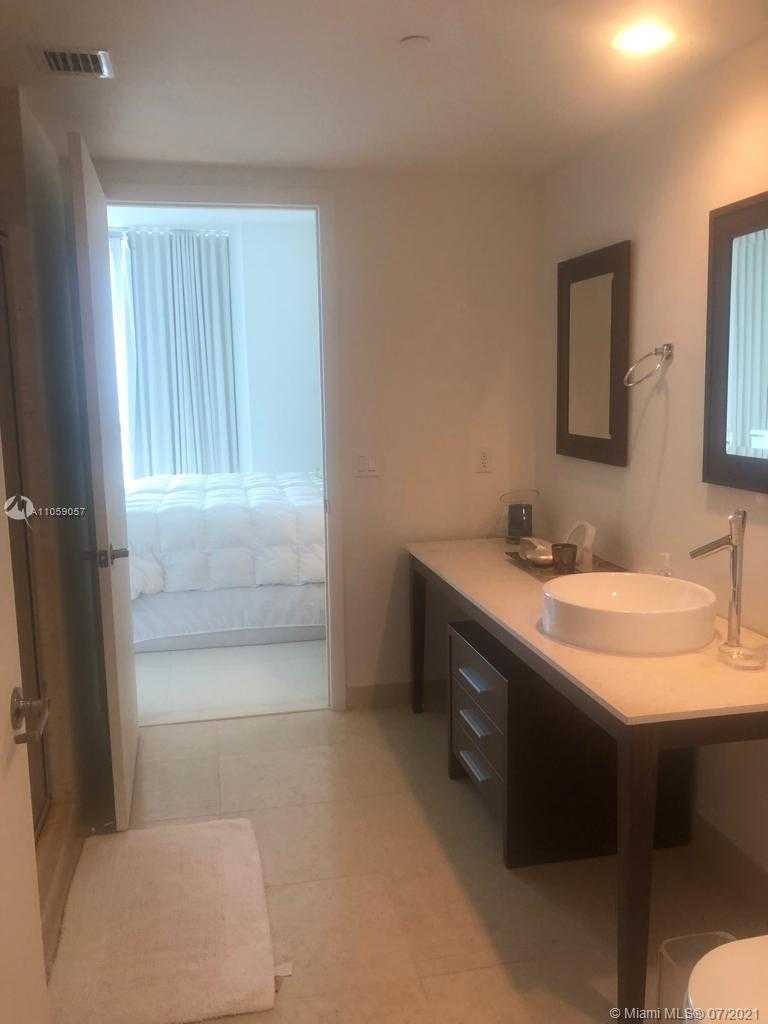 Small Image of 495 BRICKELL AVE #5305, Miami Number 8