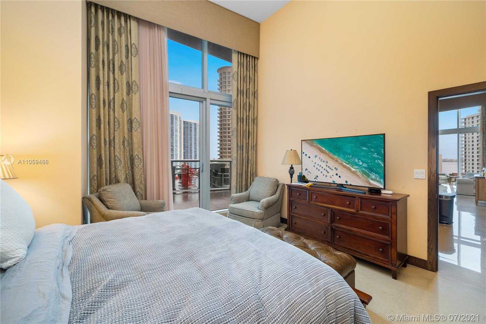 Small Image of 495 BRICKELL AVE #1502, Miami Number 9
