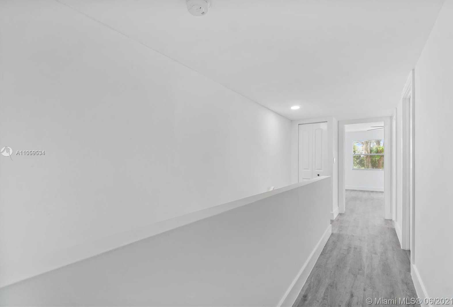 Small Image of 7114 NORTH WEST 169TH ST #7114, Hialeah Number 13