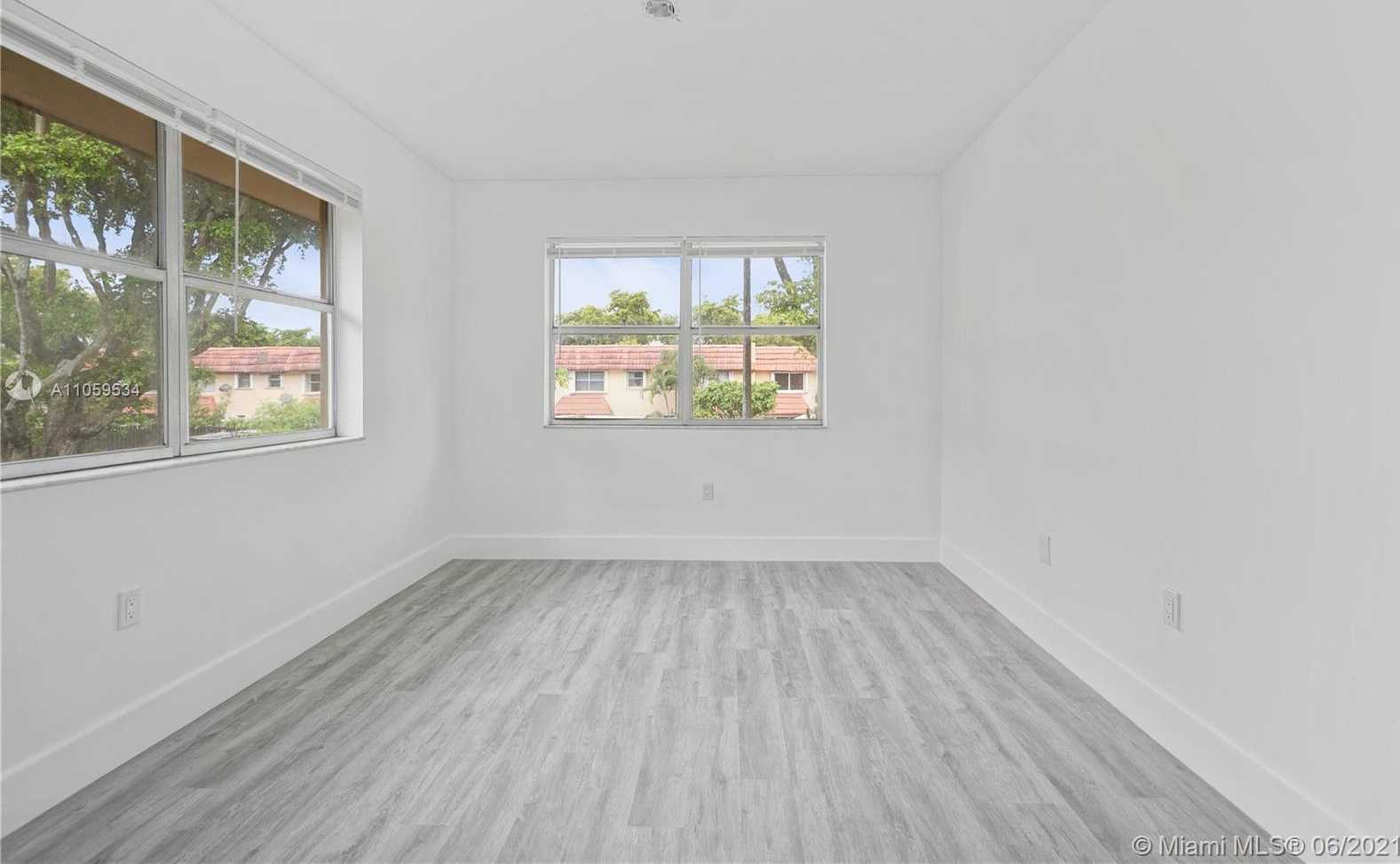 Small Image of 7114 NORTH WEST 169TH ST #7114, Hialeah Number 18