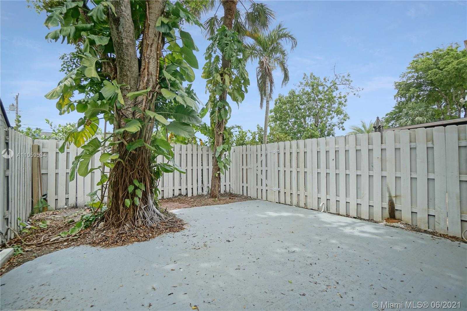 Small Image of 7114 NORTH WEST 169TH ST #7114, Hialeah Number 19