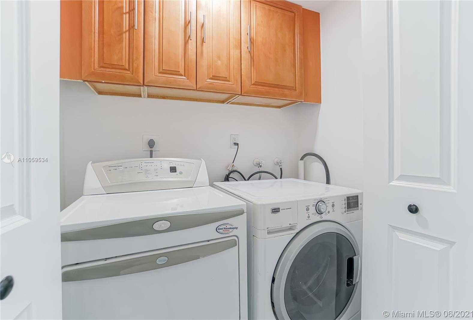Small Image of 7114 NORTH WEST 169TH ST #7114, Hialeah Number 4