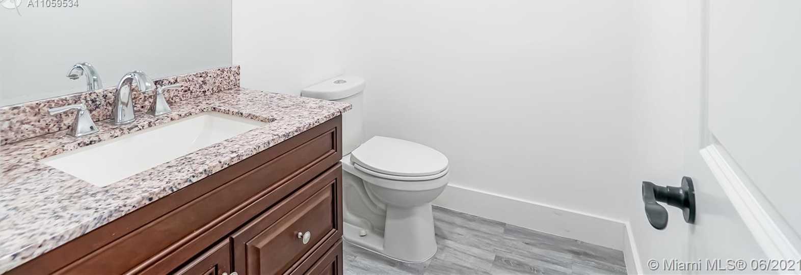 Small Image of 7114 NORTH WEST 169TH ST #7114, Hialeah Number 5
