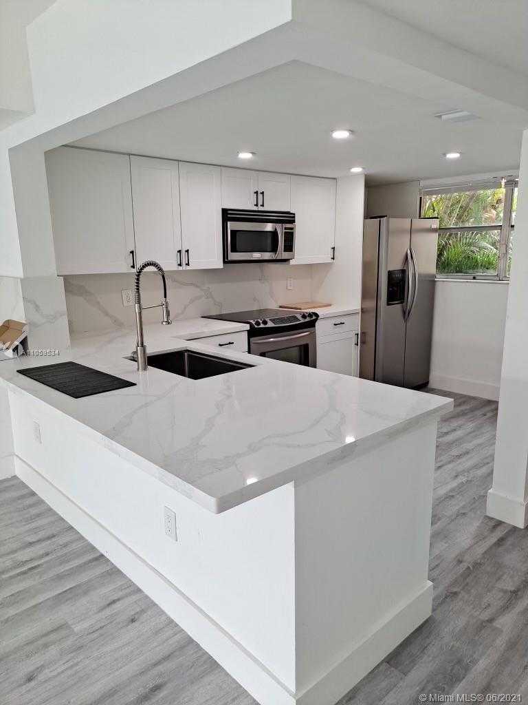 Small Image of 7114 NORTH WEST 169TH ST #7114, Hialeah Number 6