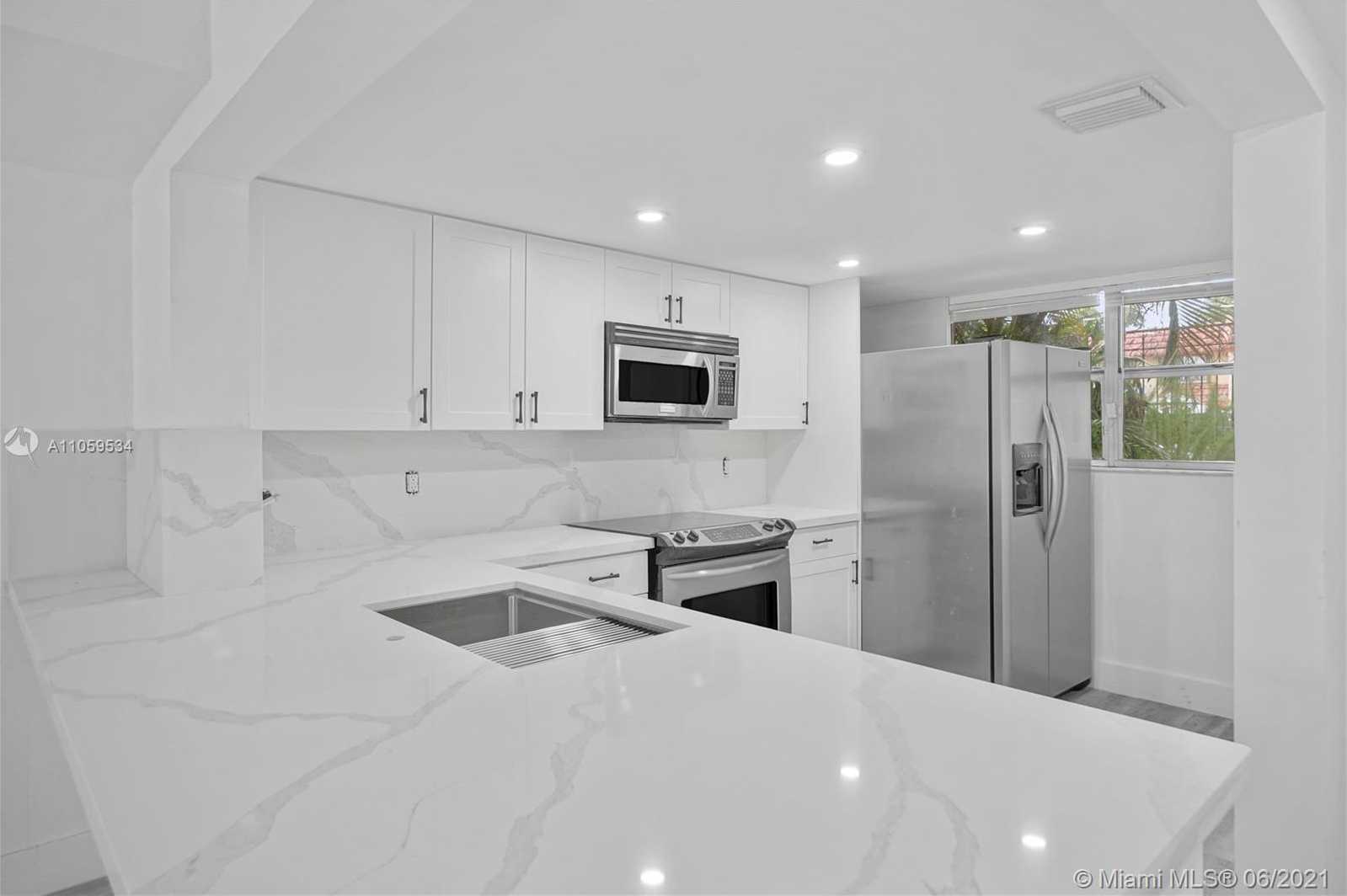 Small Image of 7114 NORTH WEST 169TH ST #7114, Hialeah Number 8