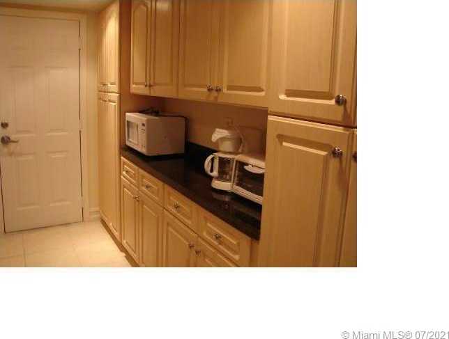 Small Image of 290 SUNRISE DR #307, Key Biscayne Number 5