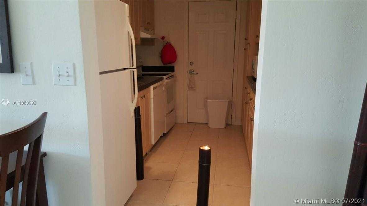 Small Image of 290 SUNRISE DR #307, Key Biscayne Number 6