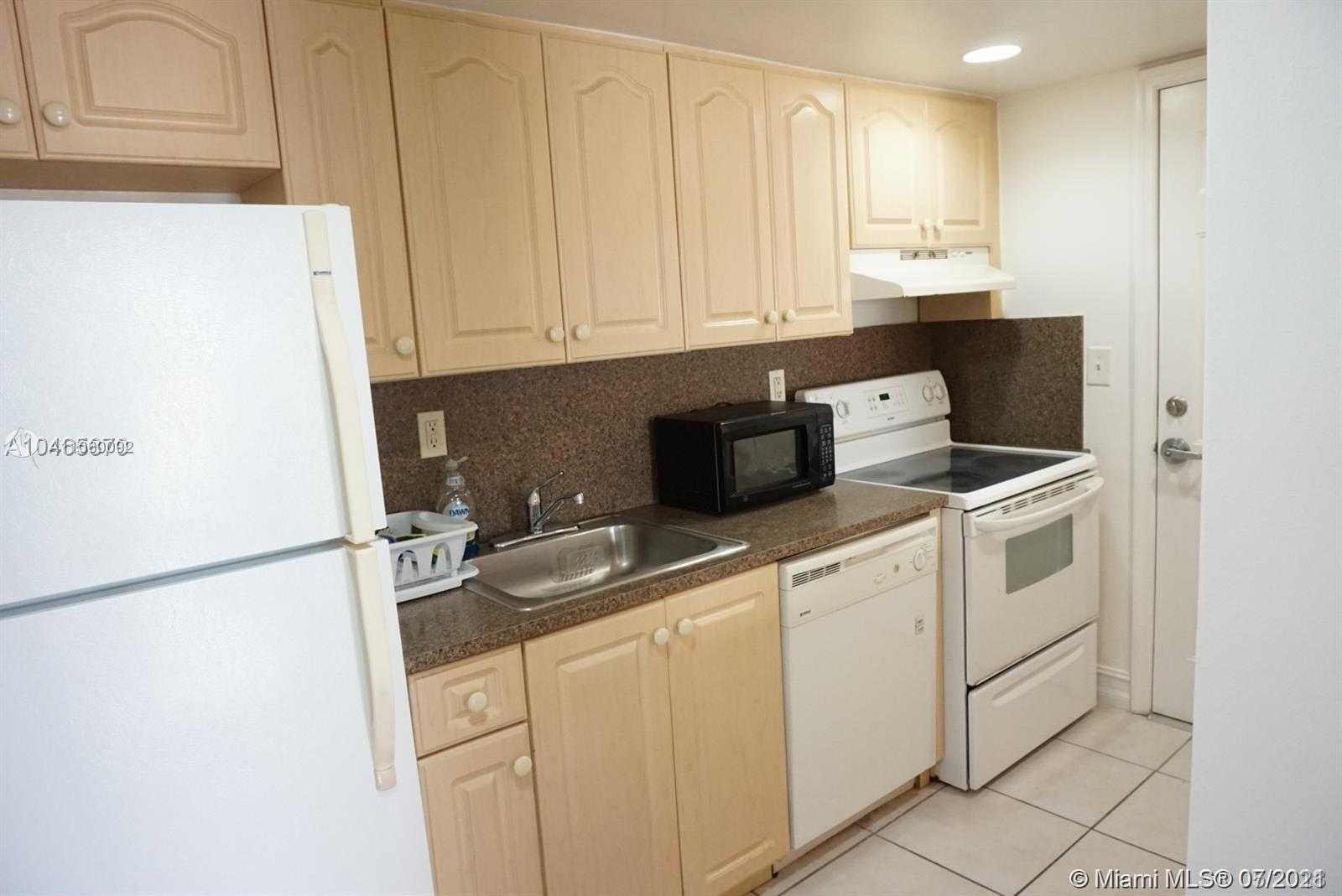 Small Image of 290 SUNRISE DR #307, Key Biscayne Number 7