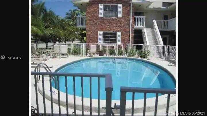 Small Image of 100 SUNRISE DR #25, Key Biscayne Number 18