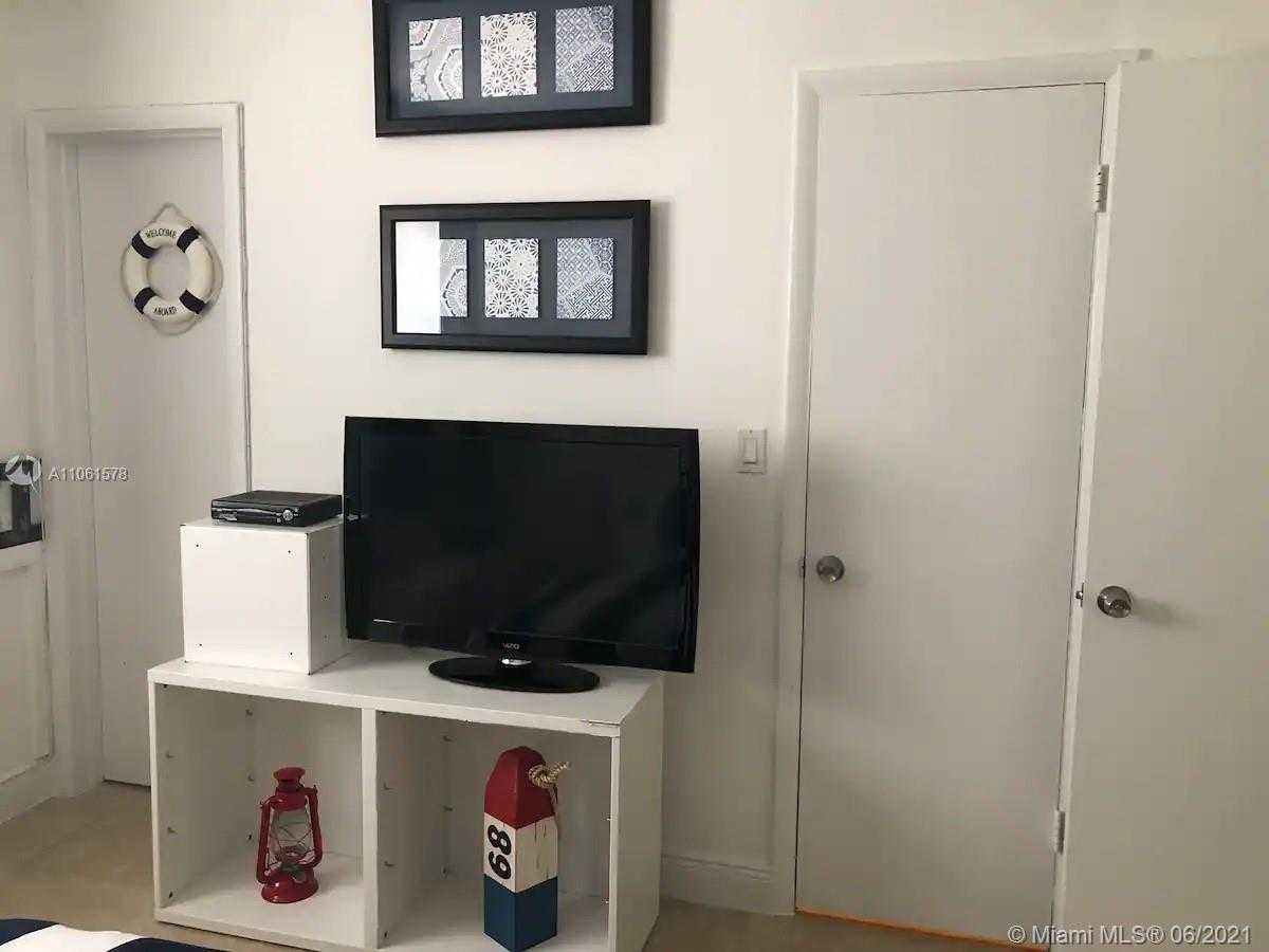 Small Image of 100 SUNRISE DR #25, Key Biscayne Number 4