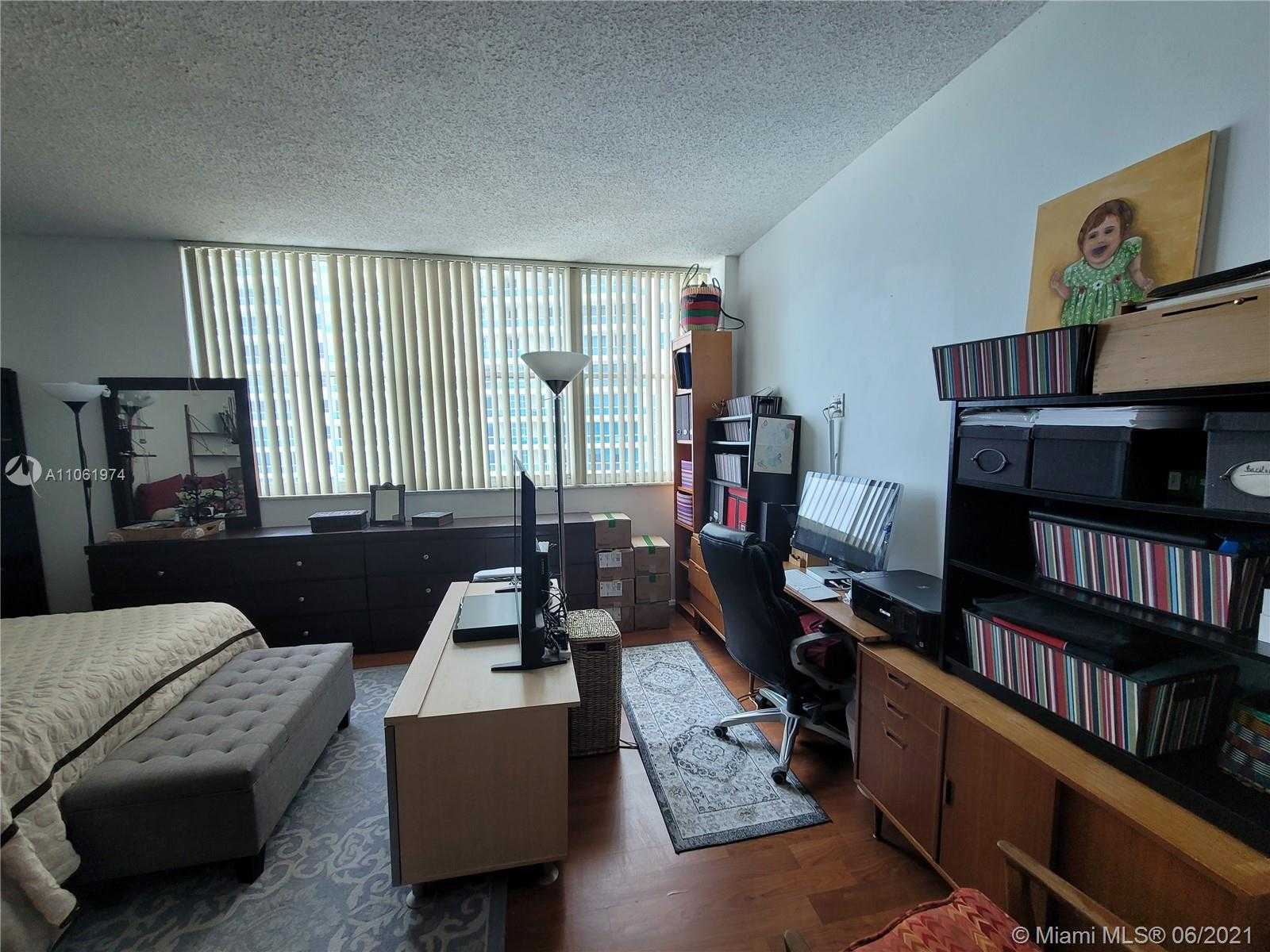 Small Image of 5055 COLLINS AVE #14F, Miami Beach Number 3