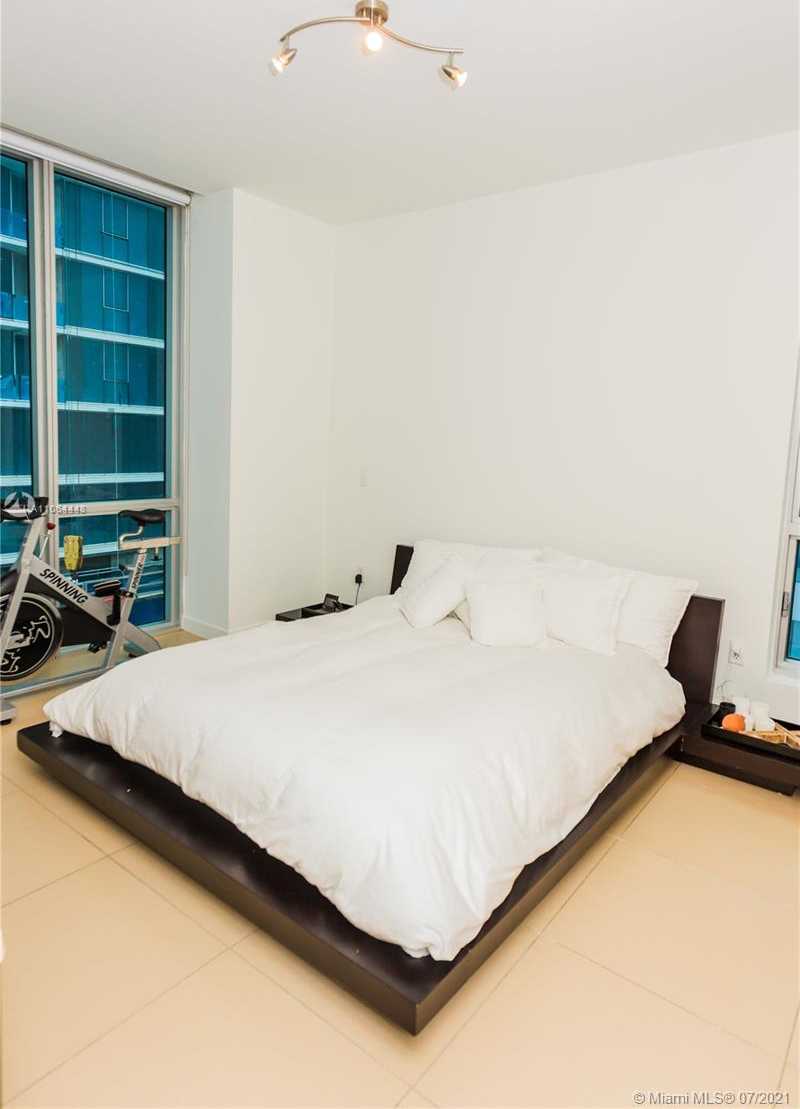 Small Image of 300 SOUTH BISCAYNE BLVD #L-402, Miami Number 14