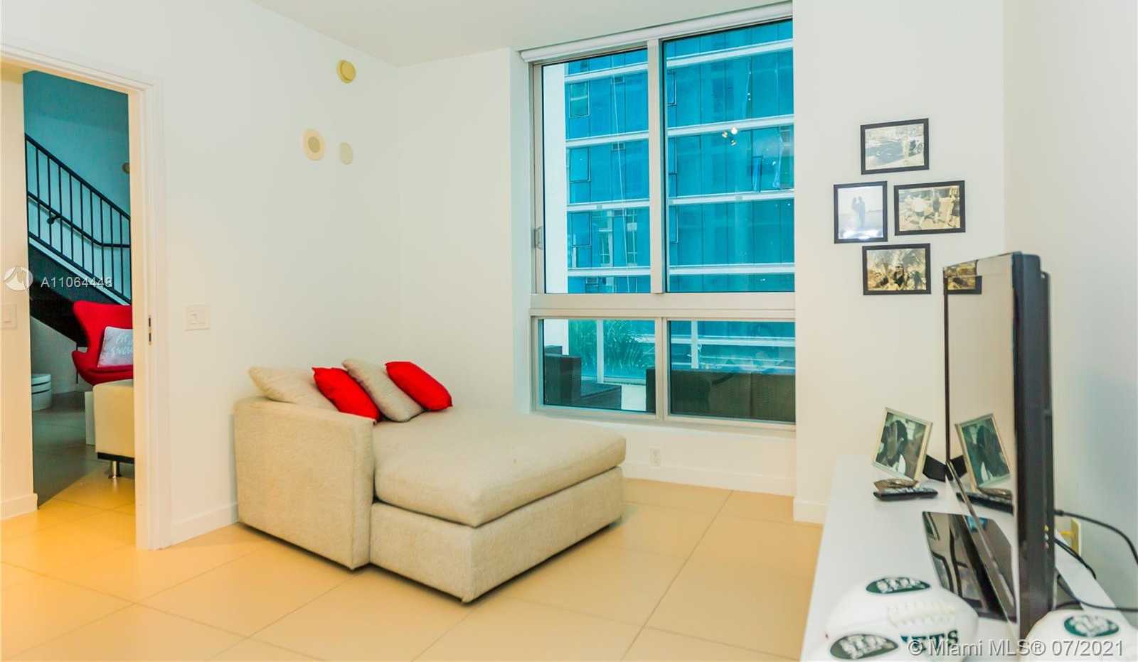 Small Image of 300 SOUTH BISCAYNE BLVD #L-402, Miami Number 21