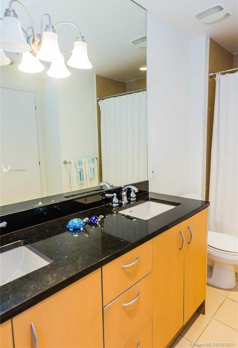 Small Image of 300 SOUTH BISCAYNE BLVD #L-402, Miami Number 28