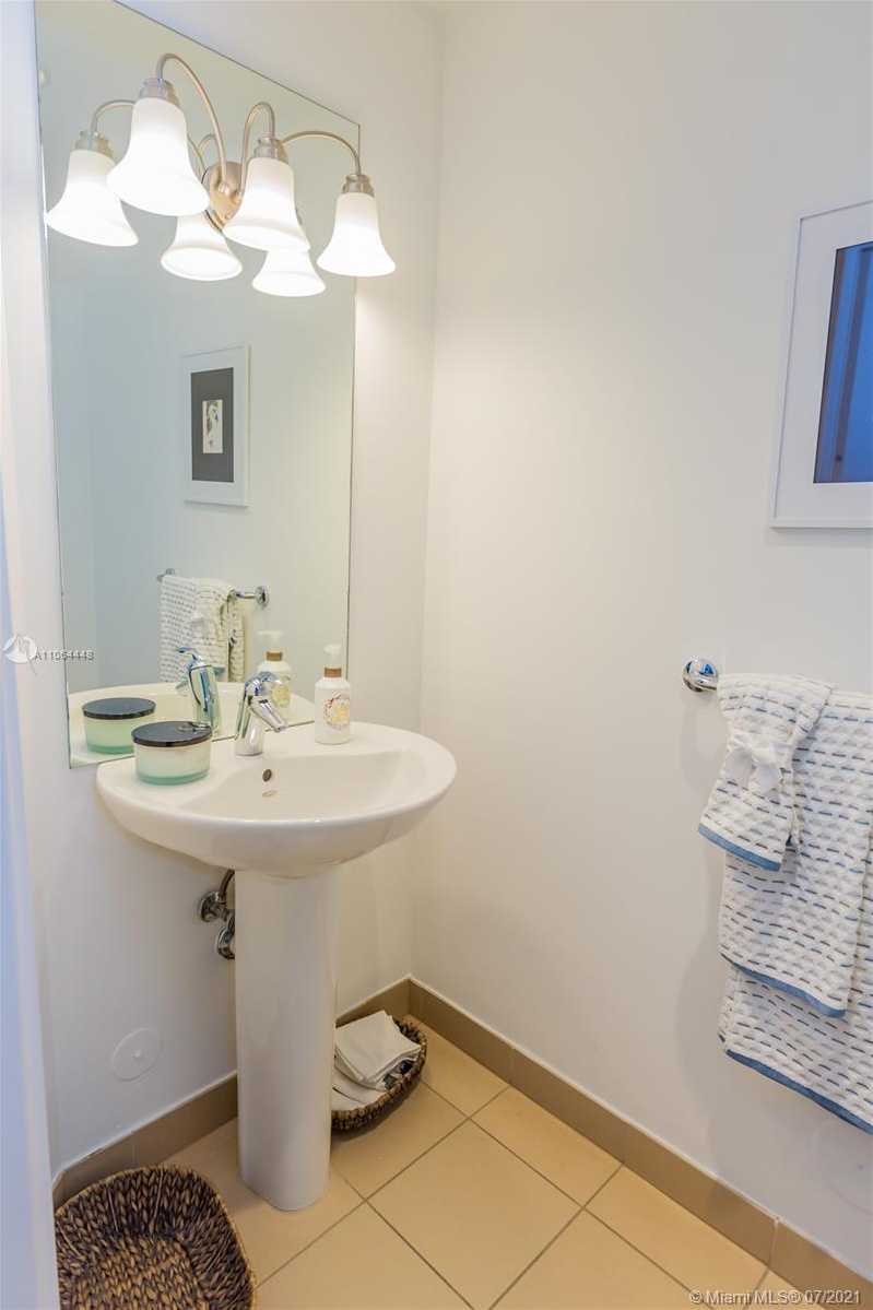 Small Image of 300 SOUTH BISCAYNE BLVD #L-402, Miami Number 29